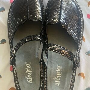 Alegria Shimmering Black and Silver Flats